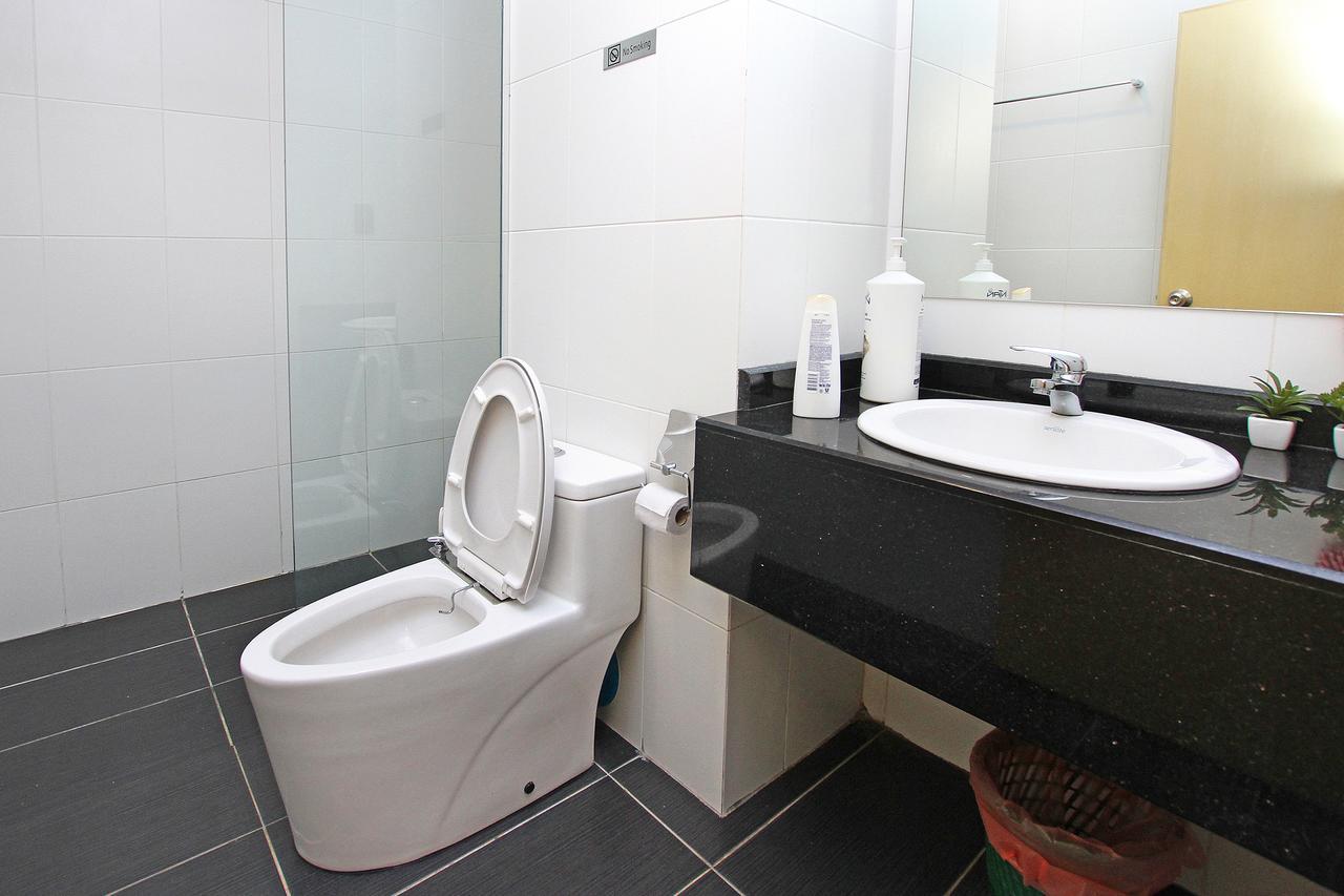 Bernard Holiday Home @ Imperial Suites กูชิง ภายนอก รูปภาพ