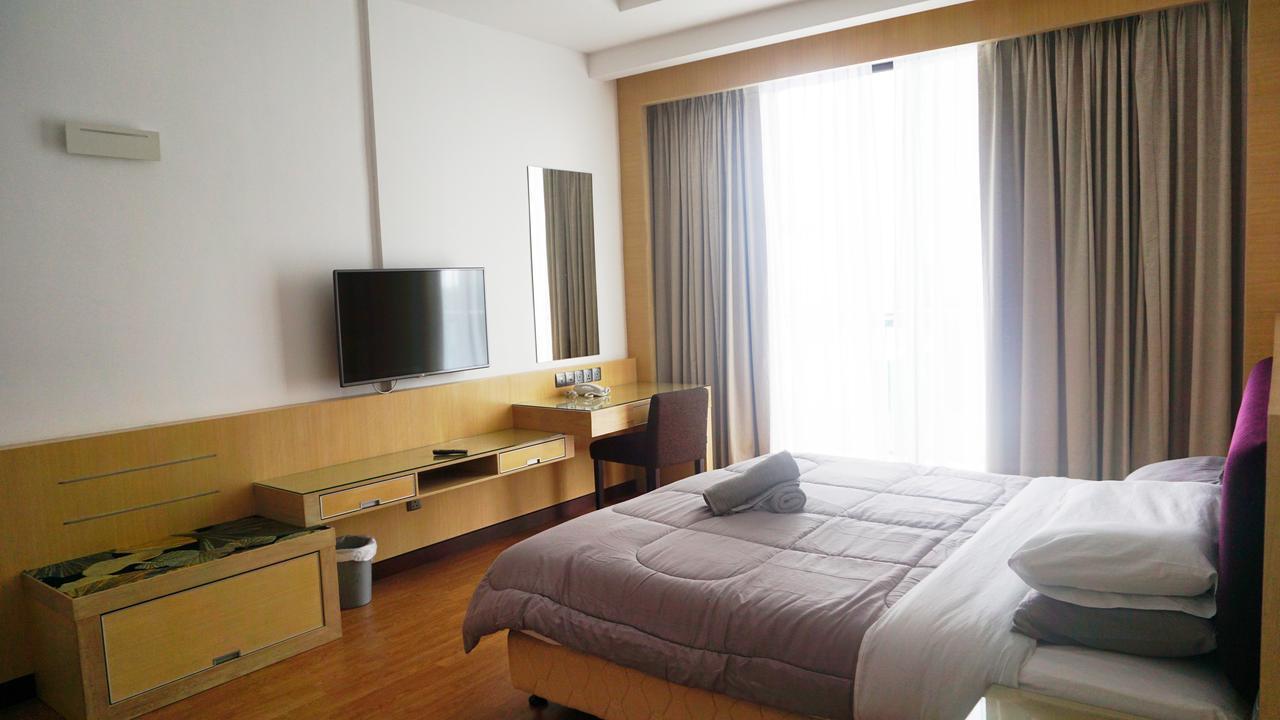 Bernard Holiday Home @ Imperial Suites กูชิง ภายนอก รูปภาพ